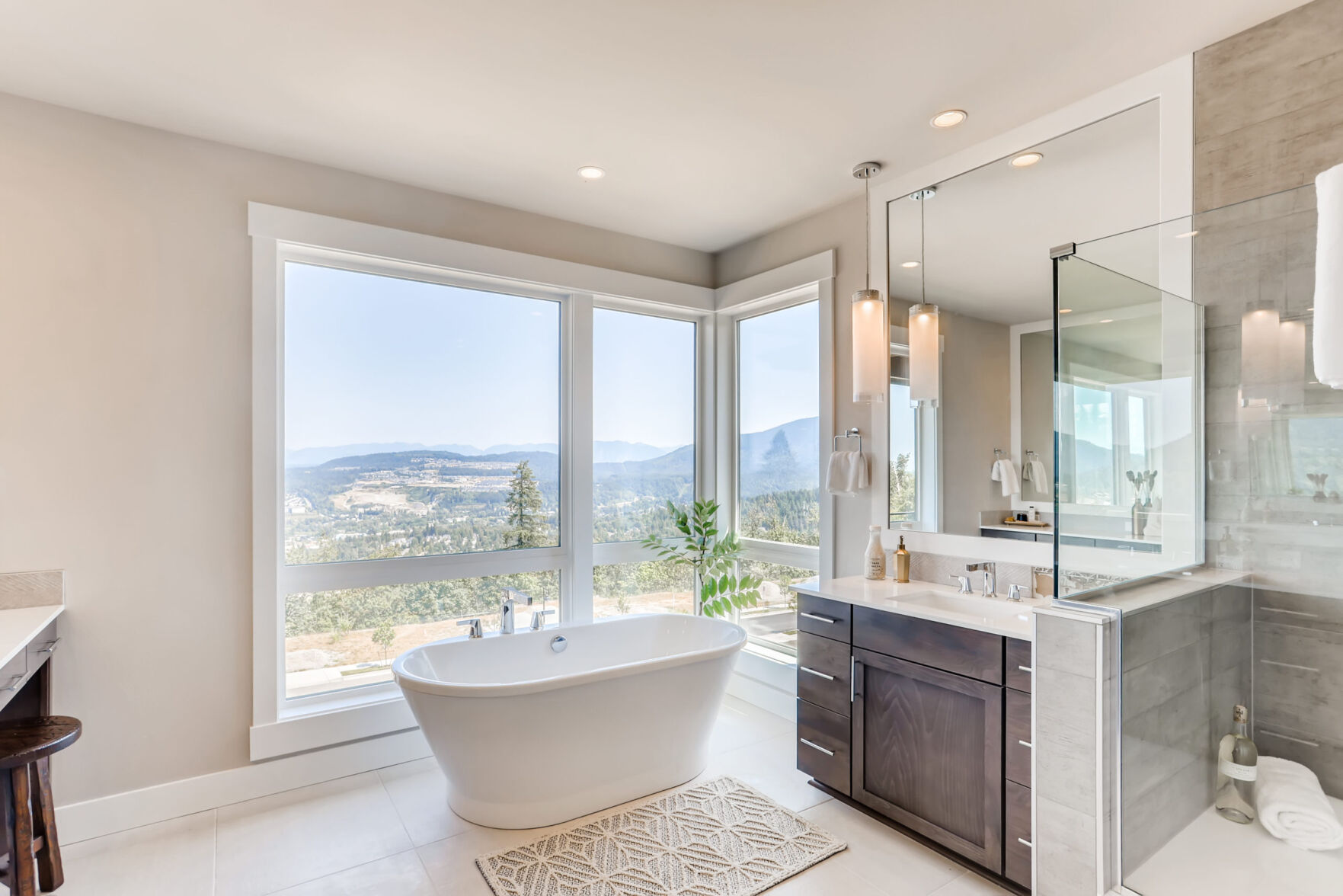 Homes Reach Panoramic Heights with a Backdrop of Cougar Mountain